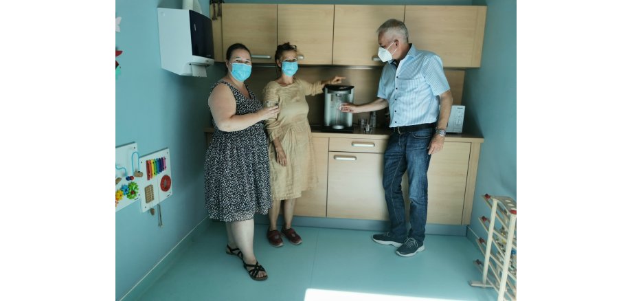 Geförderte Trinkwasserspender in Wächtersbacher Kitas installiert