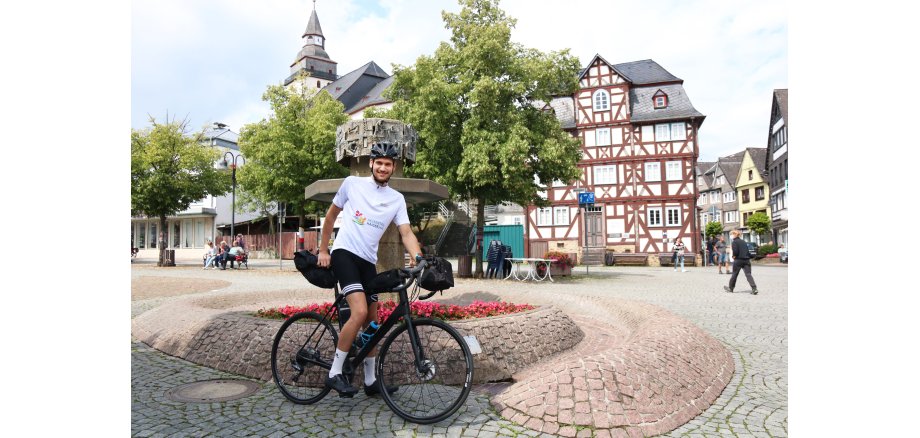 Lukas Kaiser aus Haiger startet Werbe-Fahrradtour für Hessentag 2022