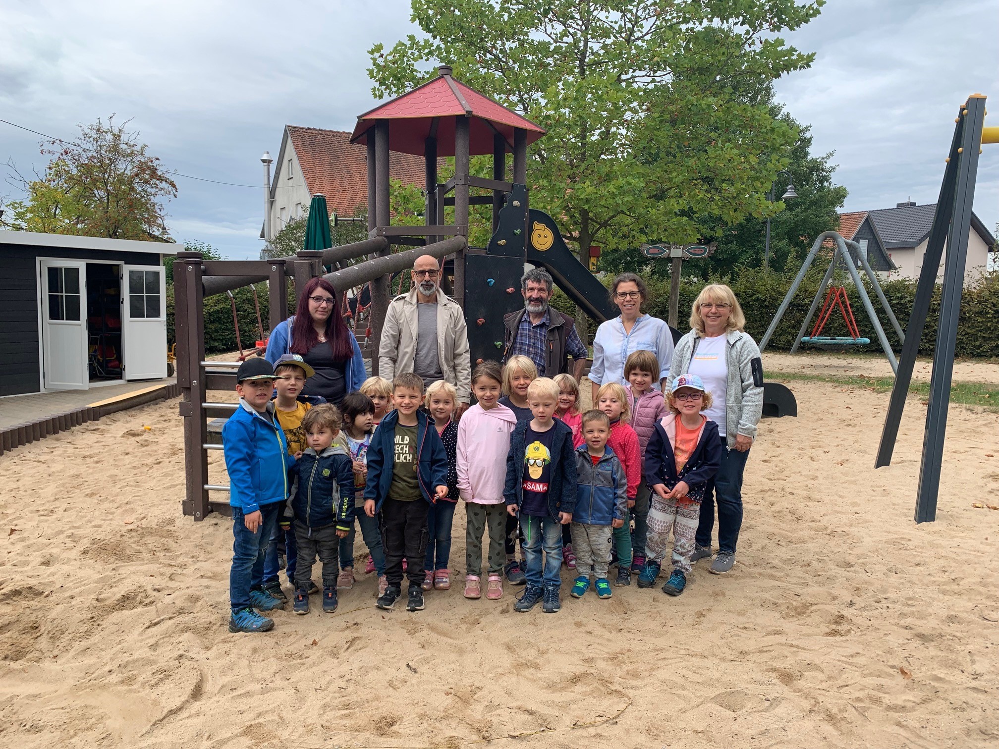 Firma MK Reisemobile Waldensberg übergibt Spende an Kita Leisenwald