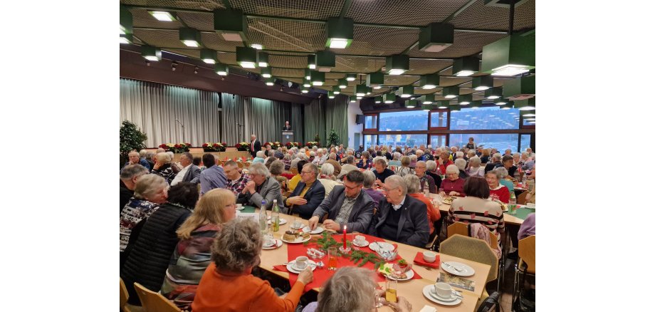 Wächtersbacher Senioren feiern in der Heinrich-Heldmann-Halle