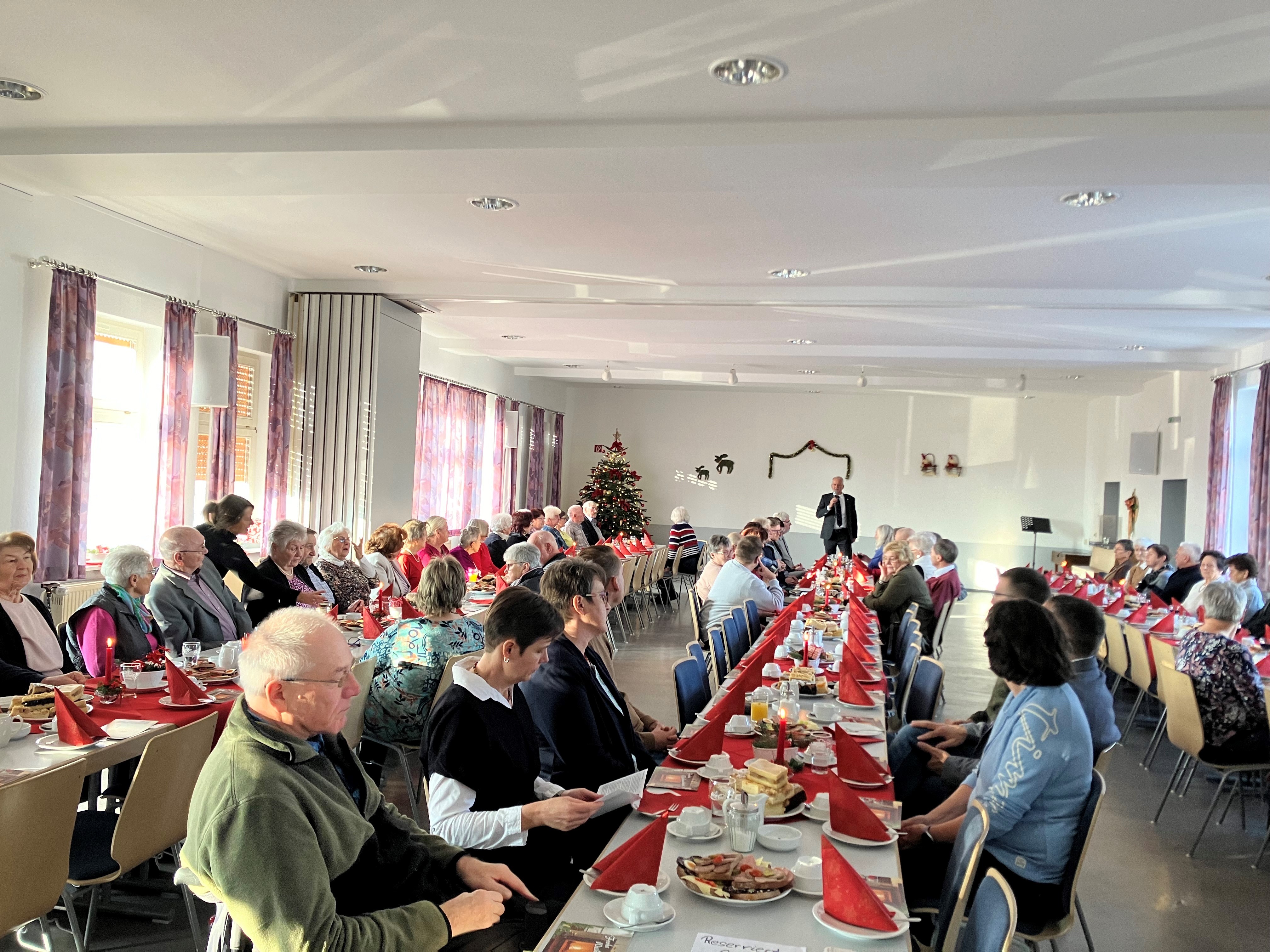 Senioren-Weihnachtsfeier „auf der Platte“