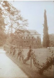 Mittelweg mit Blick auf Westseite Schloss ca. 1900