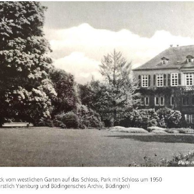 Schloss mit Park um 1950